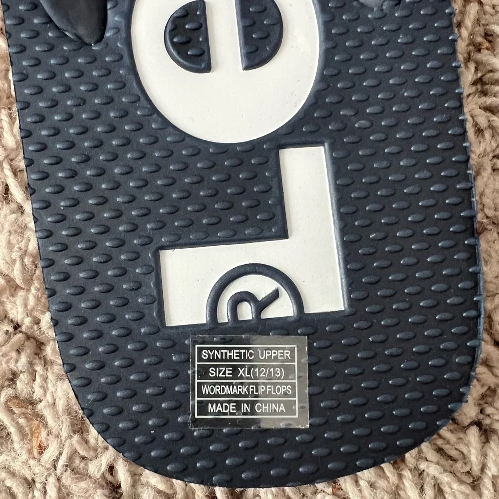 Levi’s Flip Flops Word Mark Navy Men’s Size XL (12/13) NWT